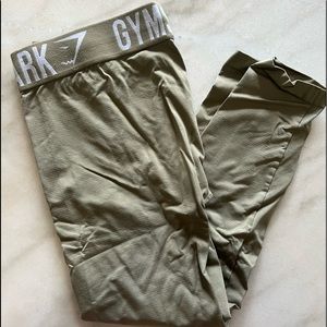 Green 3/4 length Gymshark leggings